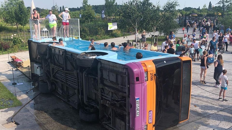 Swimming bus
