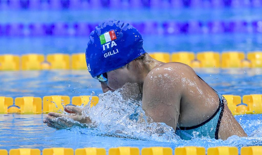 Scopri di più sull'articolo Giorno 6. FINALI.  Carlotta Gilli oro e WR, Arjola Trimi oro e ER, 4×100 SL uomini argento e ER