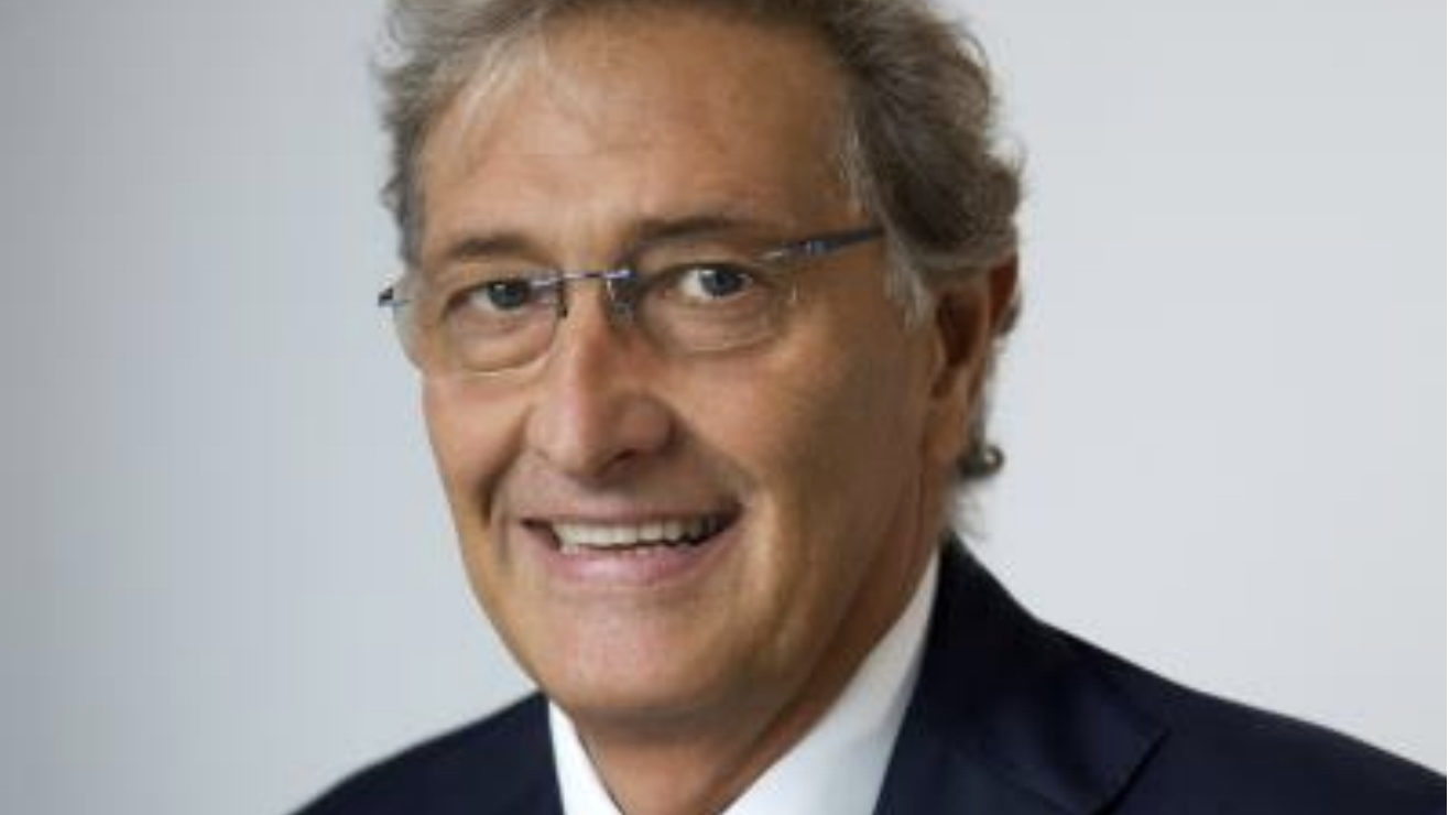 Guido Rasi su virus e piscine: “Il virus nel cloro resiste 20-30 secondi”. Studi lo confermano