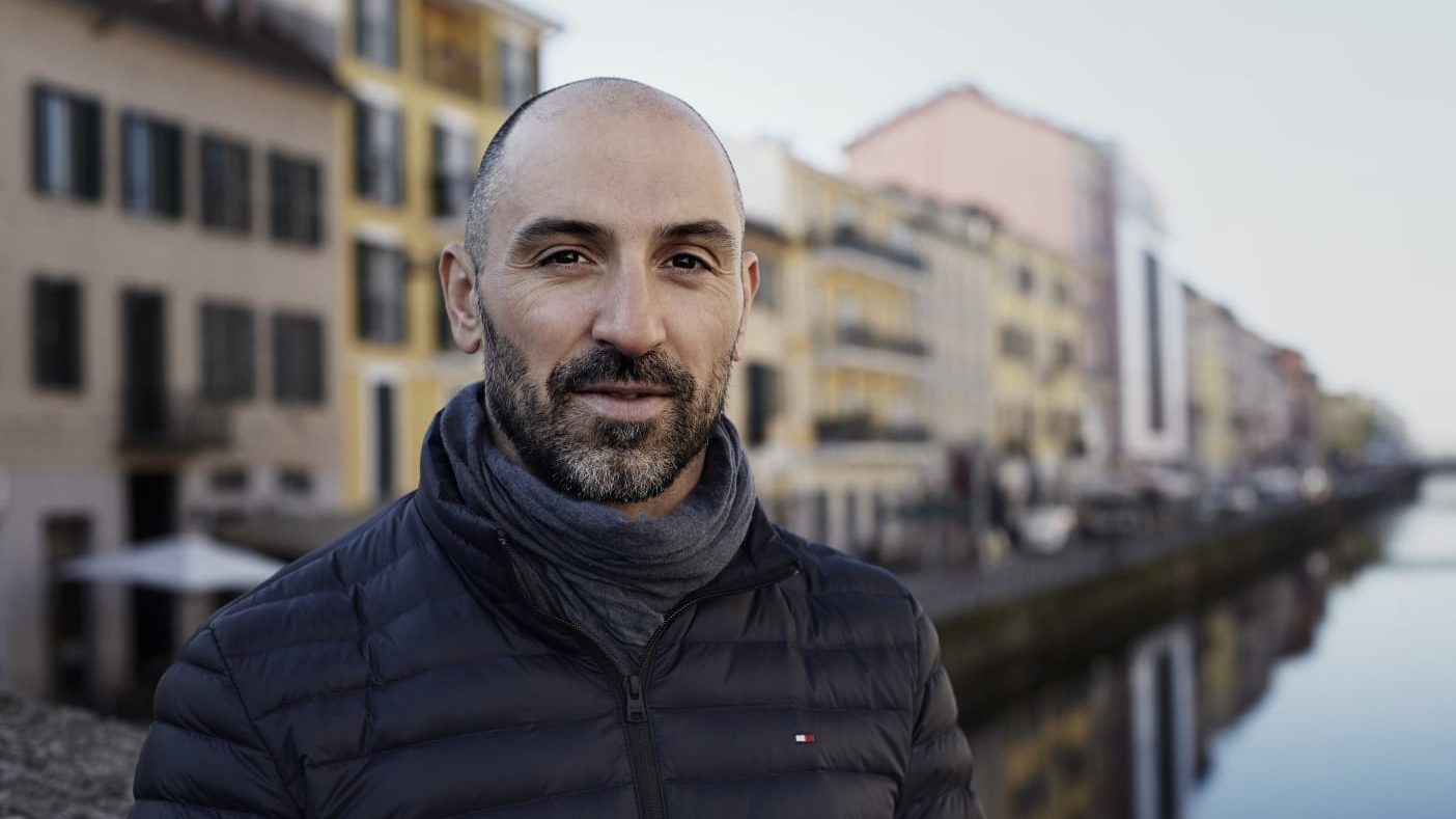 Dal nuoto alla scrittura: “Effetto domino”, il primo romanzo di Luca Borreca