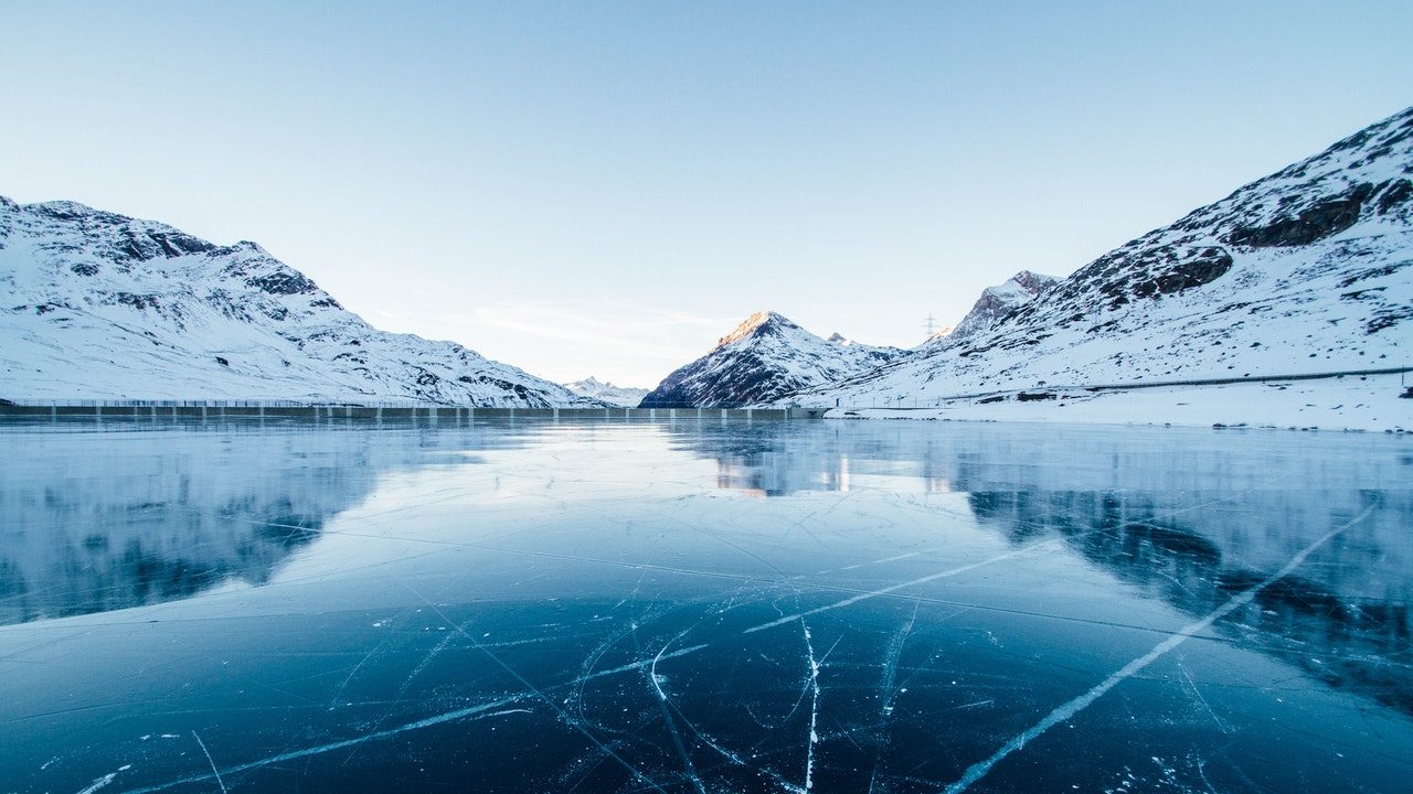 Scopri di più sull'articolo Nuoto in acque polari, attività congelata