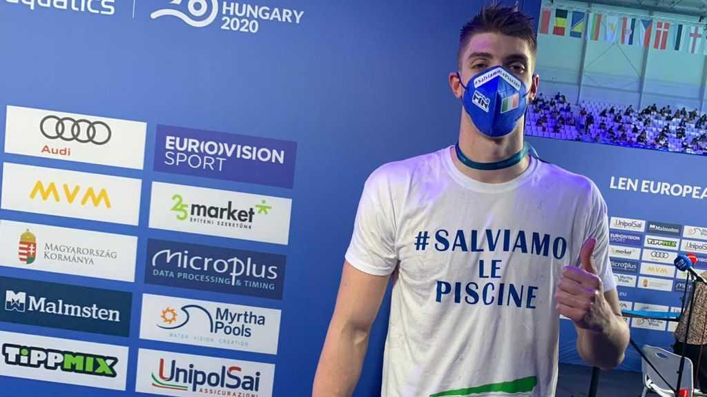 #salviamolepiscine, la sfilata degli atleti