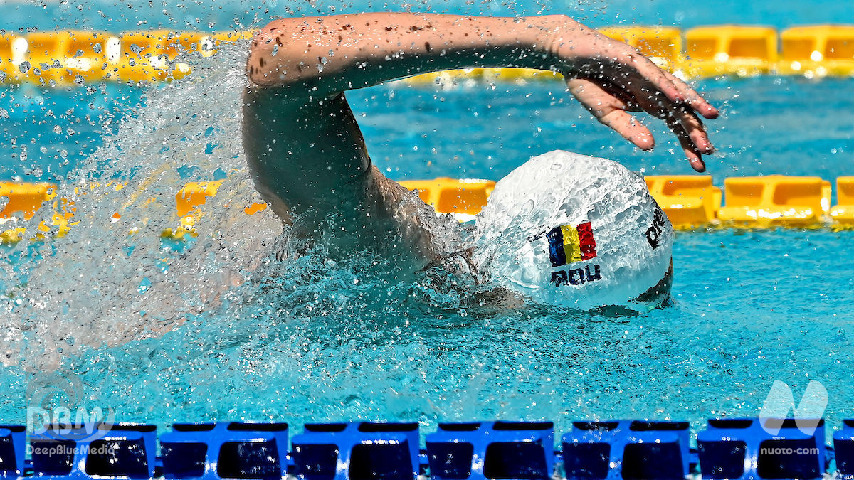 Romania. Day 2. David Popovici nuota 47.55 in frazione interna. Vince i 400 stile libero con un comodo 3.51.18