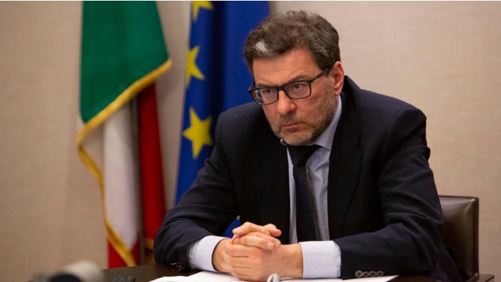 Il ministro Giancarlo Giorgetti accoglie l’appello dei gestori degli impianti natatori