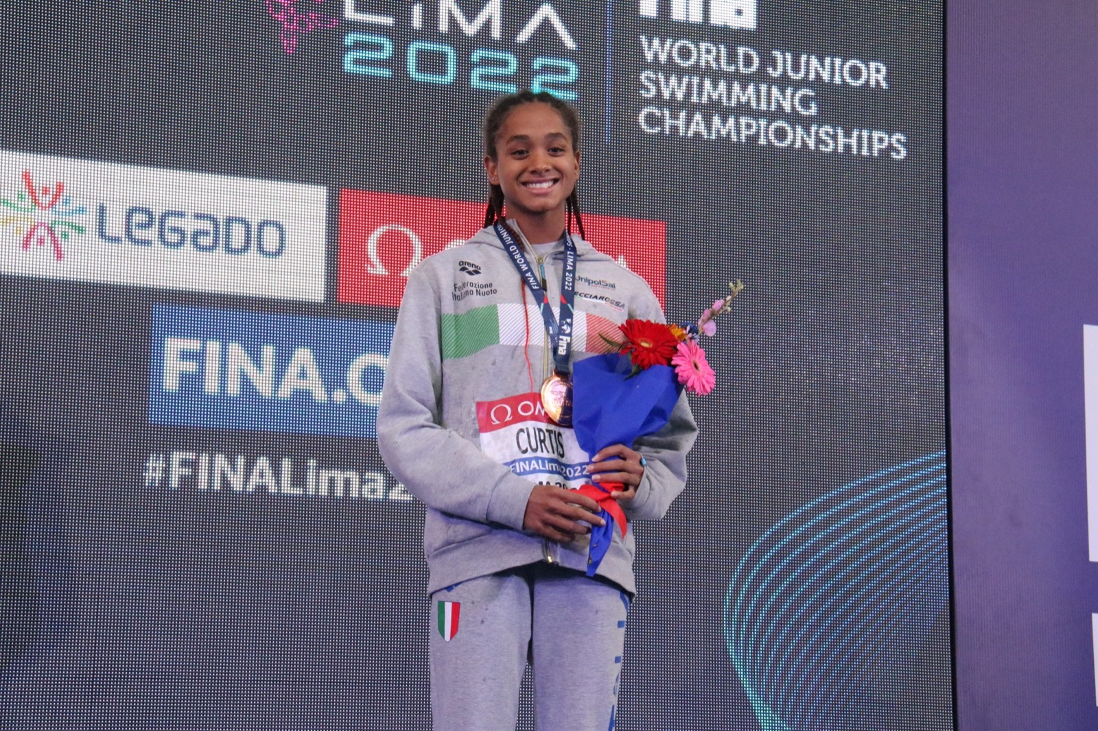 Scopri di più sull'articolo Mondiale juniores di Lima. D5. 4X100 stile libero donne d’argento. Sara Curtis di bronzo nei 50 dorso. WRJ 50 farfalla: Matos Ribeiro (22.96).