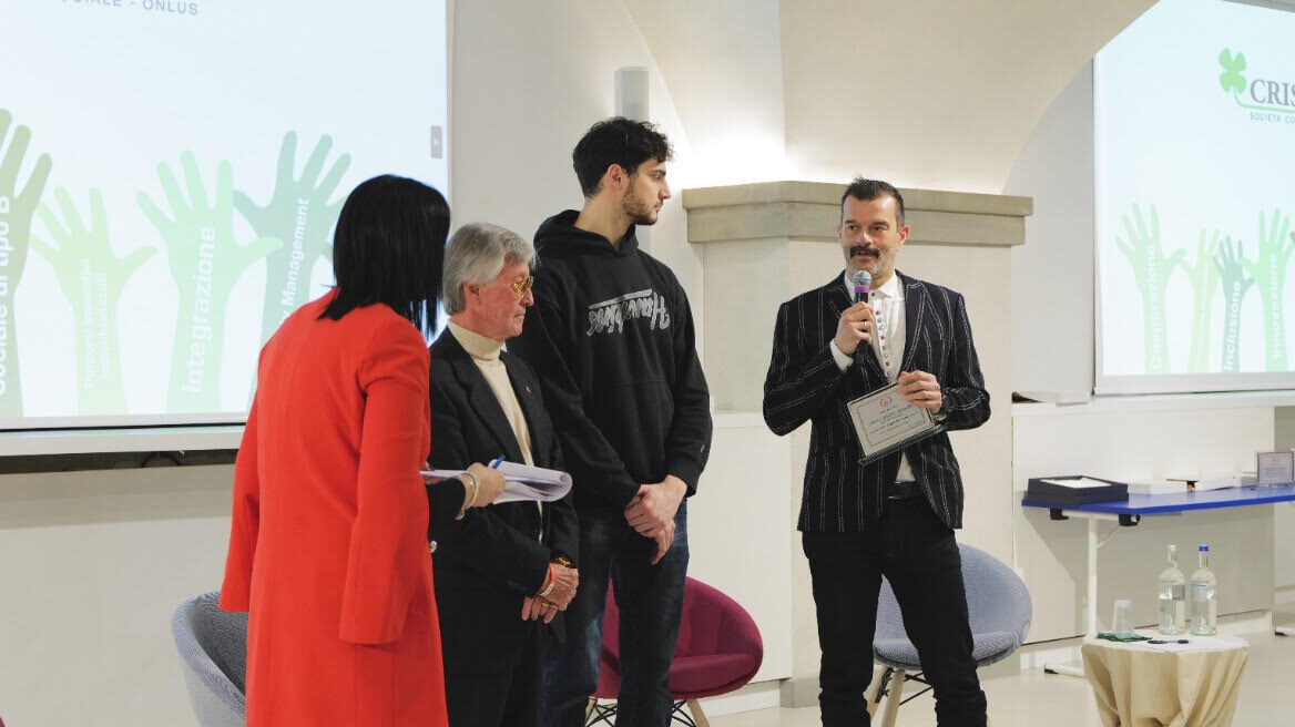 Scopri di più sull'articolo Rarini per amore consegna i Toscana community awards e rinnova il patto con le famiglie bisognose