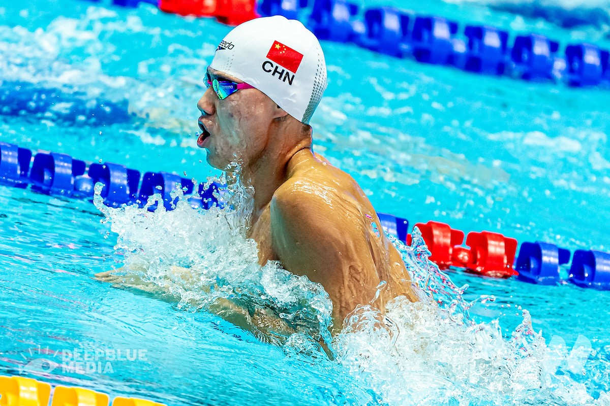 Campionati Cina. Giorno 2.  Qin Haiyang: 100 rana (57.93) AR. Terzo nuotatore al mondo sotto i 58 secondi. VIDEO