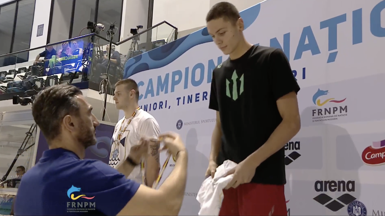 Romania. Day 1. David Popovici: 22.62 nei 50 stile libero e 54.74 nei 100 dorso.