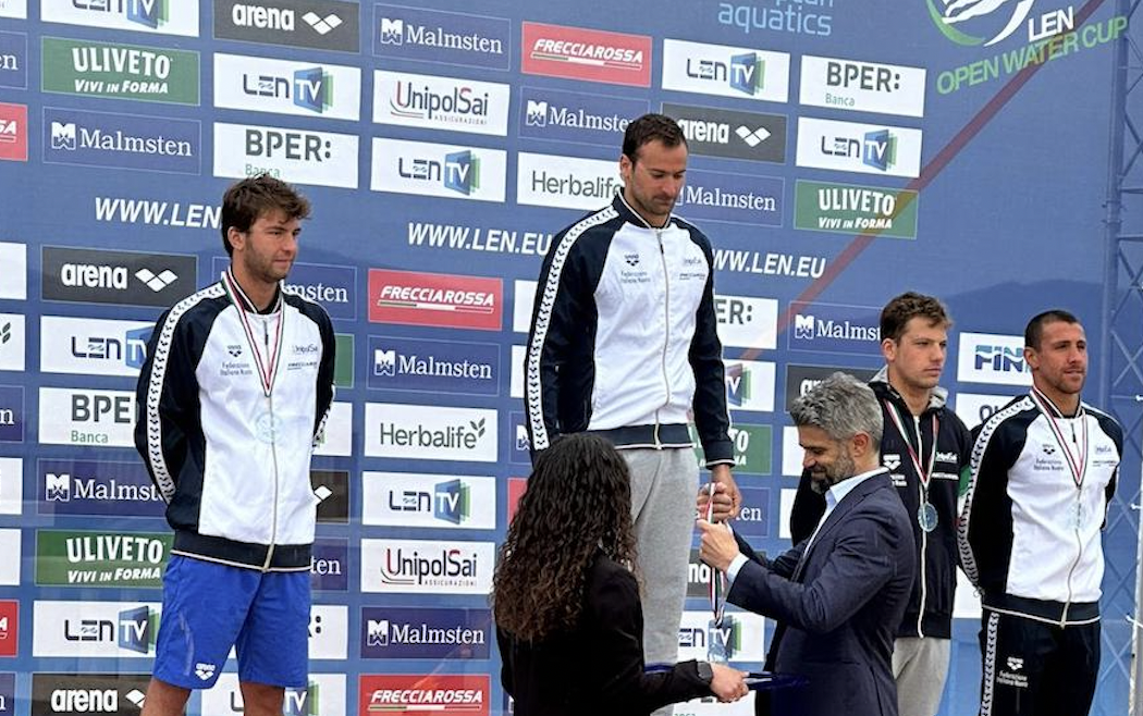 LEN Open Water Cup • Piombino. Vincono Domenico Acerenza e Oceane Cassignol. Sei azzurri sul podio.
